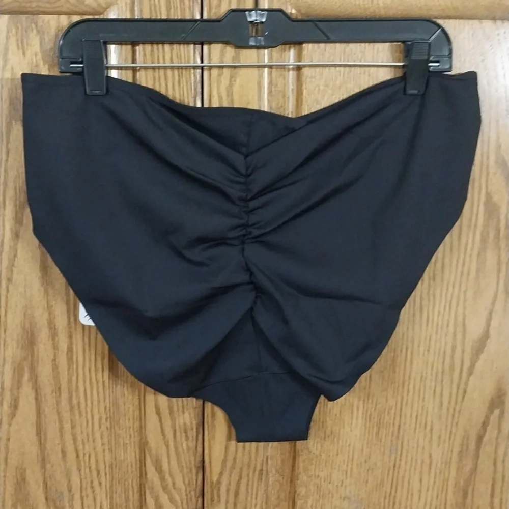 Phoenix NWT Malibu Angled Cheeky Bikini Size 1X Black UV Protection